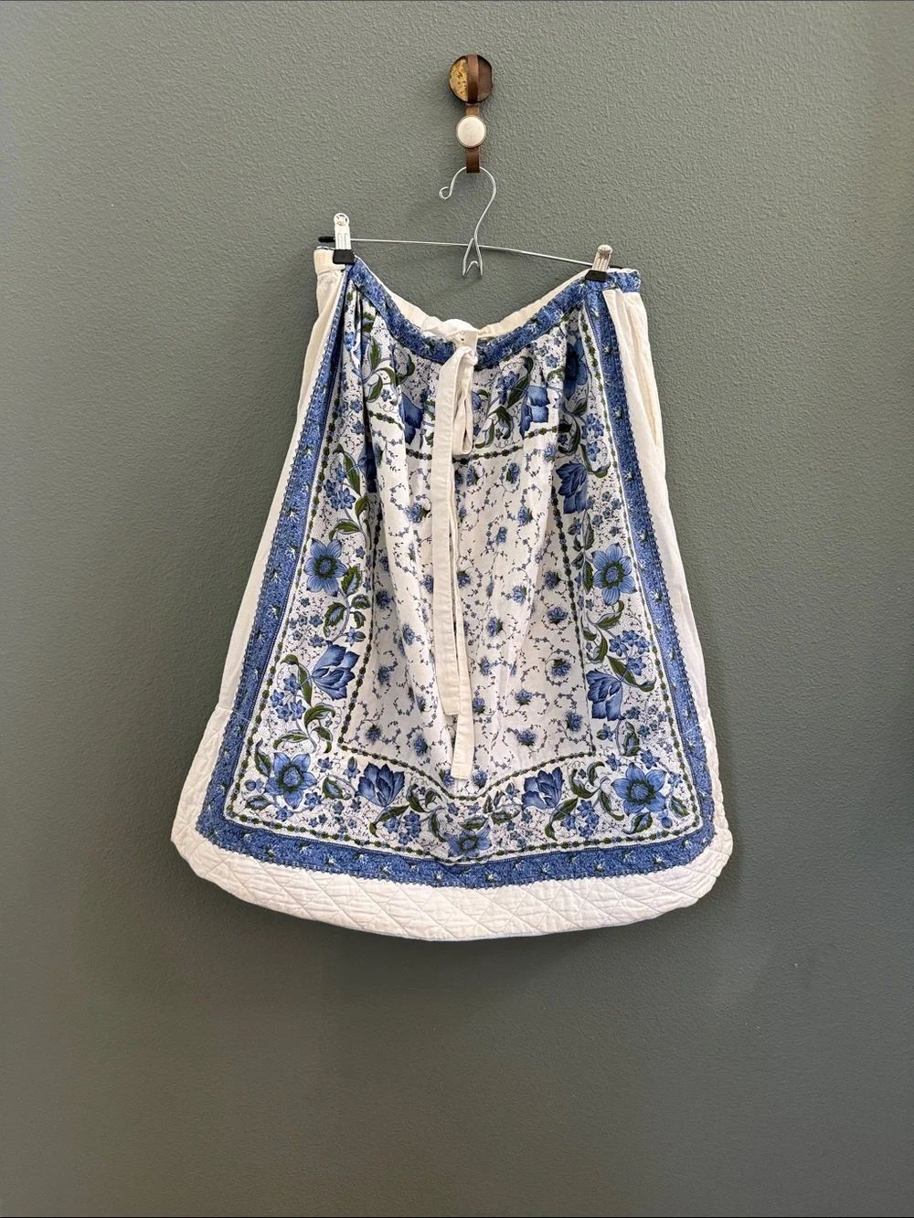 Vintage French Quilted Midi Skirt Sz M/L White Blue Floral A Line Cottagecore